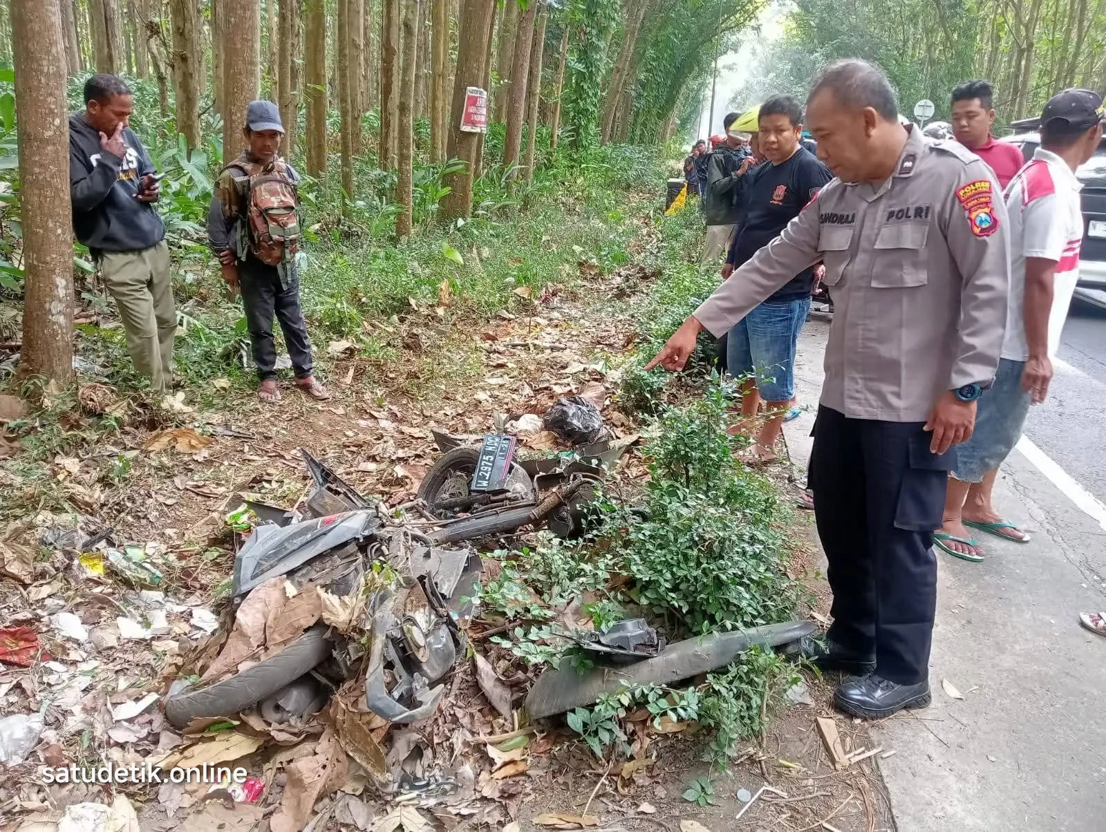 Dua Pelajar Terluka Usai Tabrakan dengan Minibus di Senduro
