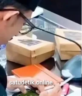 Viral, Ironisnya Anggota DPRD Jember Diduga Main Game dan Merokok Saat Rapat Hearing Kesehatan