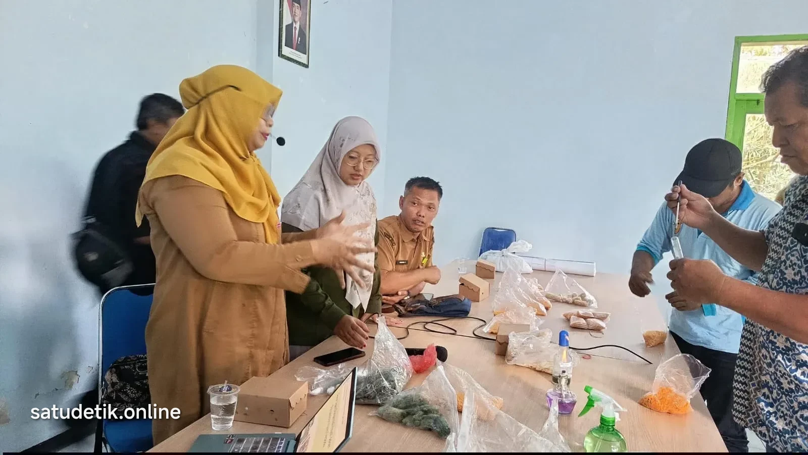 DKPP Lumajang Gandeng Lab Pengendalian Hama Jember dan UNEJ Dampingi Petani Pisang Mas Kirana Senduro