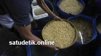 Harga Kedelai Melonjak, Perajin Tahu dan Tempe di Lumajang Kelimpungan
