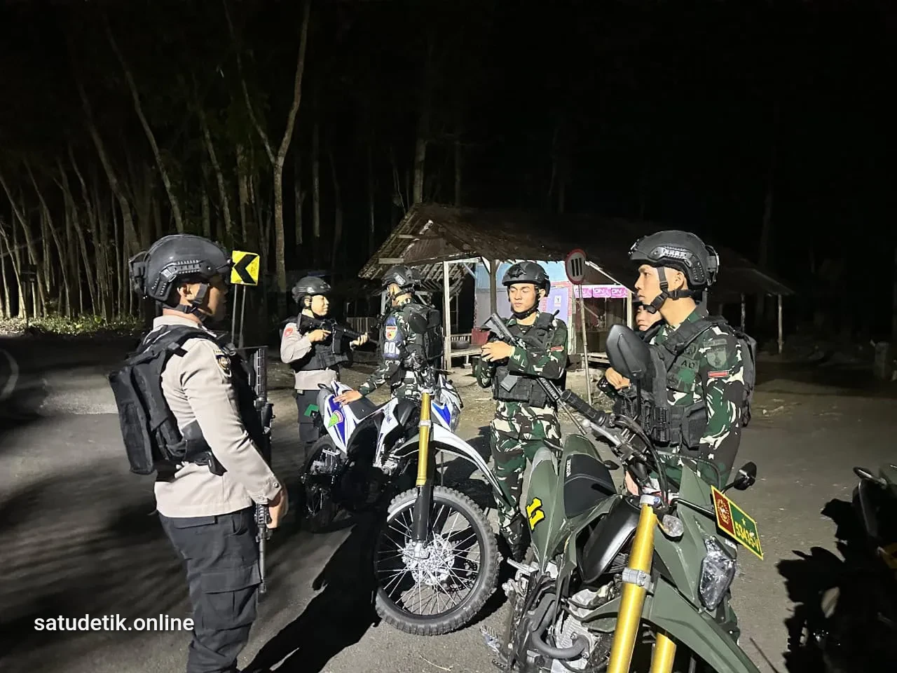 TNI-Polri Gelar Patroli Gabungan Perketat Keamanan di Senduro Lumajang