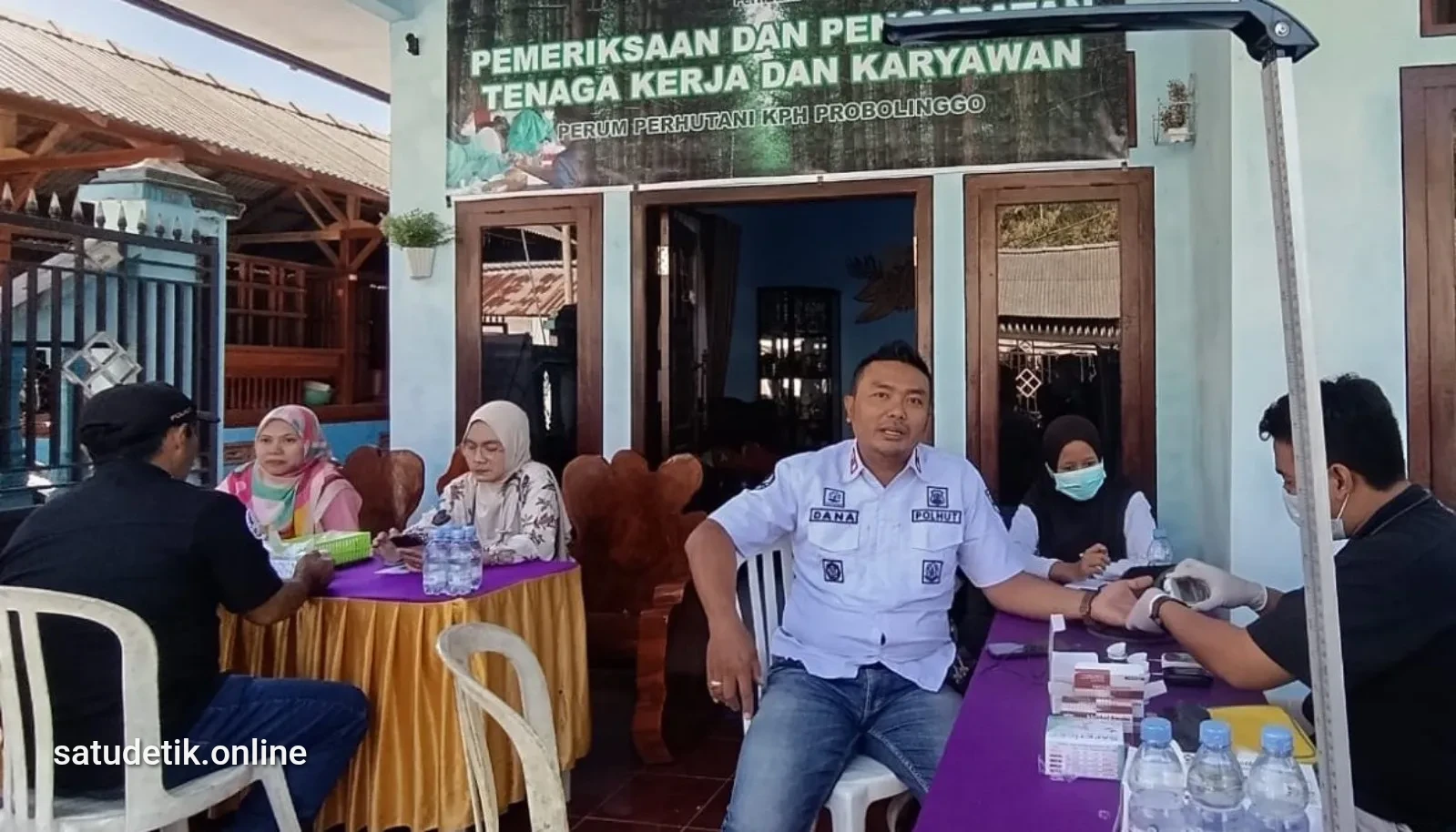 Jaga Produktivitas, Perhutani Lumajang Beri Layanan Kesehatan Gratis ke Pekerja Hutan