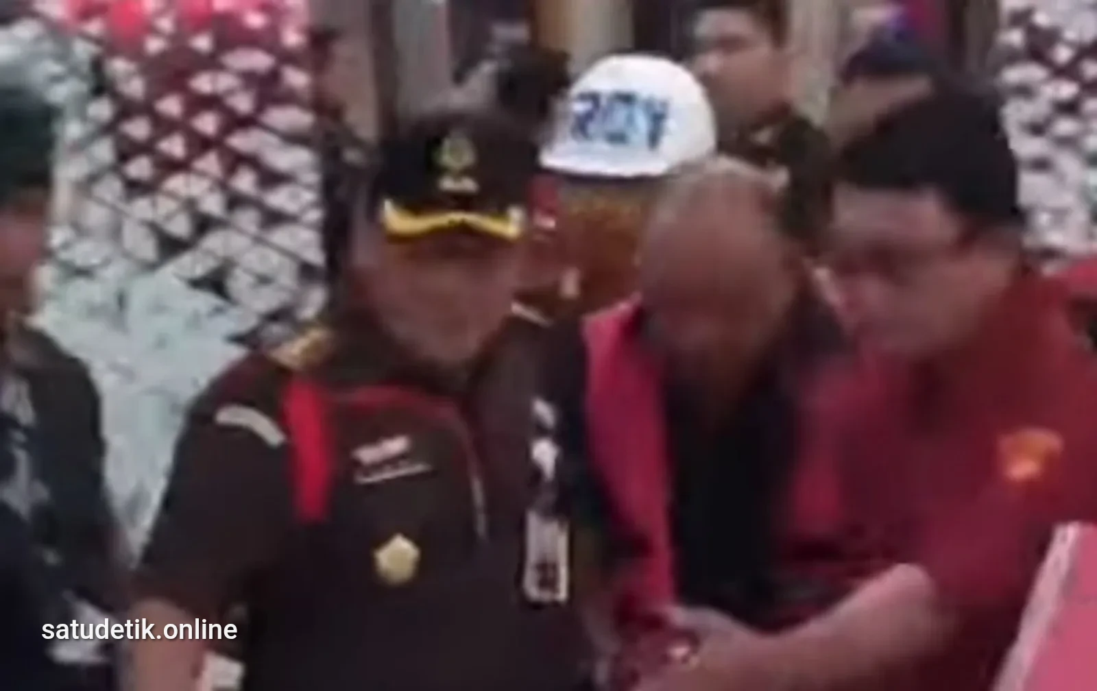 Kejagung Tahan Eks Kepala BGN Dadan Hindayana, Kantor Digledah Sejak Dini Hari