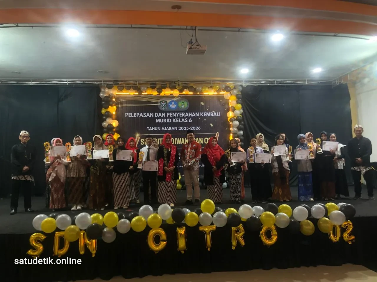 Penuh Haru dan Kreasi, SDN Citrodiwangsan 02 Lumajang Lepas 72 Siswa Kelas VI