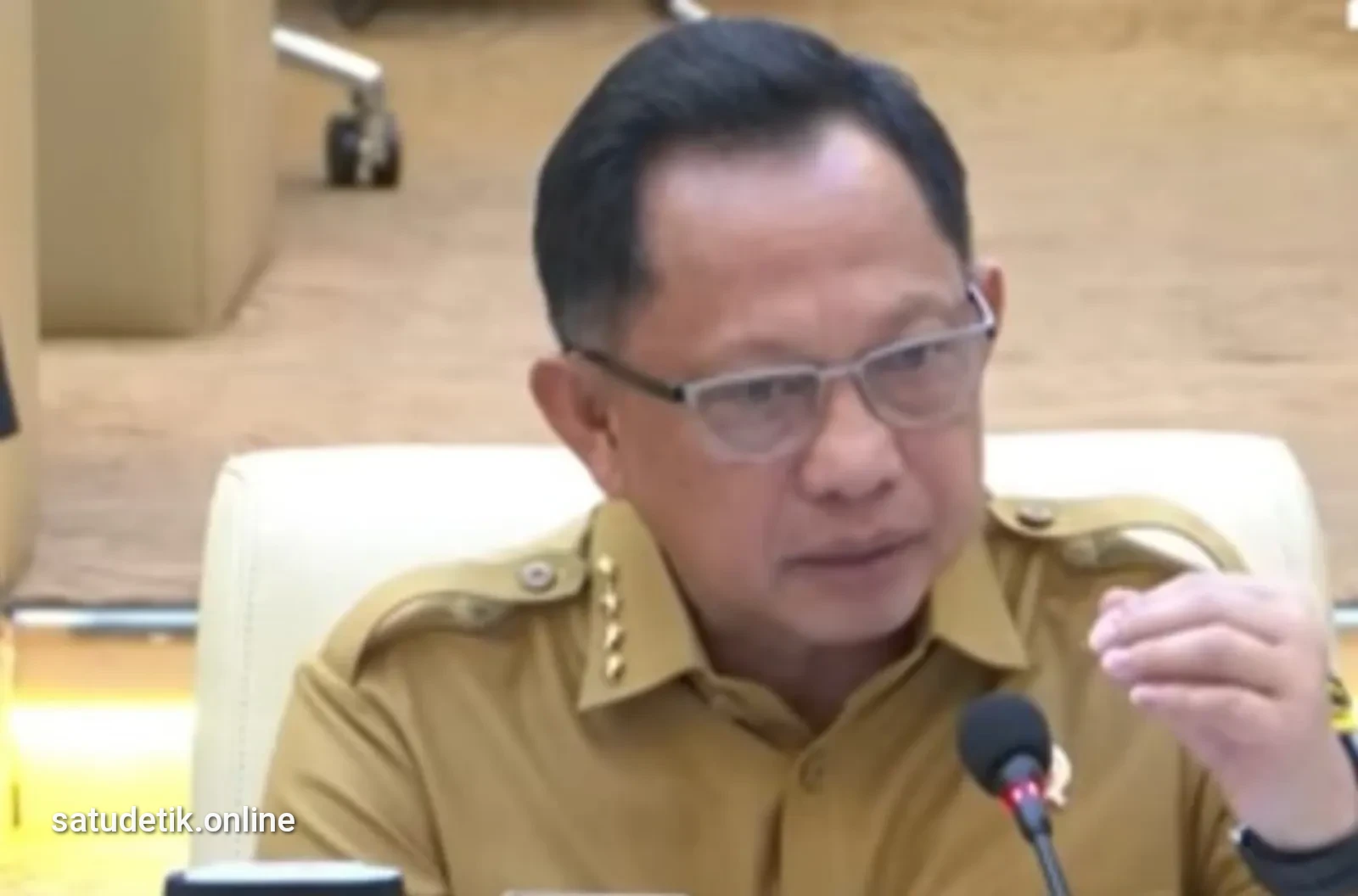 Mendagri Tito Perintahkan Kepala Daerah Stop Rekrut Honorer Baru, Beban APBD Makin Berat